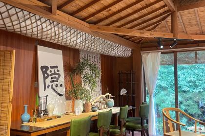 Jade-Lake Restaurant