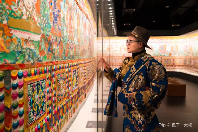 Tibetan Costume Experiences in Xining