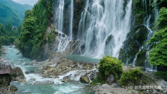 Yan Yuan Village Waterfall