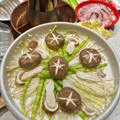 御屋鲜品鲜切牛肉火锅自助(胶州龙湖天街店) User Photo