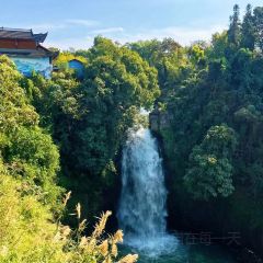 明记烧肉米线烧肉卷粉(中心小学店) User Photo