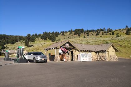Mammoth Hot Springs Dining Room