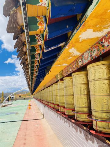 Dehelong Temple