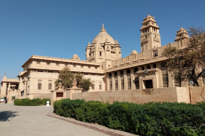 Kim Mohan's Restaurant & Cafe