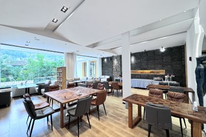 海螺沟同堂·Secret Garden Holiday Villa·雪山观景野奢度假温泉美墅·小术林别院雪山观景餐厅