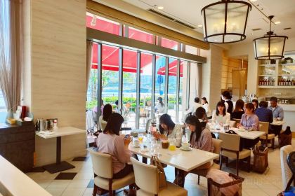 Anniversaire Cafe Minatomirai Yokohama