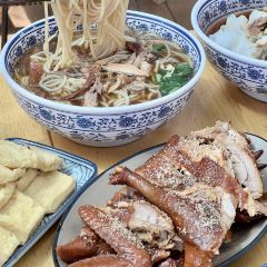 弥勒竹园甩三碗卤鸡店 User Photo