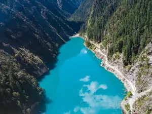 巴巴溝藍松湖