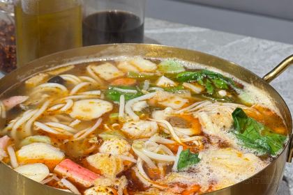 JUE WEI YA GUO QIAO MI XIAN