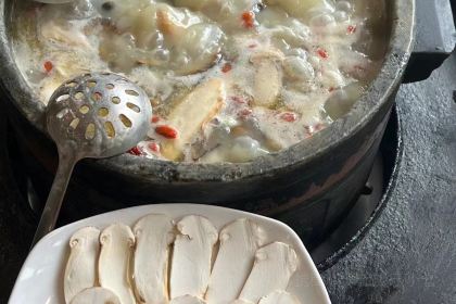 兰心石锅菌王府(林芝佳美花园店)