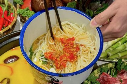 粤小煲鲜汤猪肚鸡(锦艺城店)