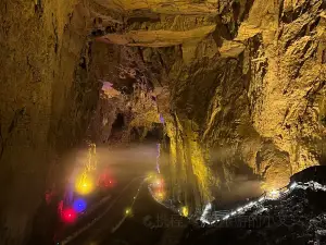 腾龙洞土家地坑吊锅