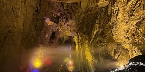 騰龍洞土家地坑吊鍋
