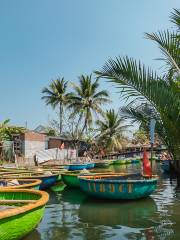 Hoi An basketboat by Nhà Lá