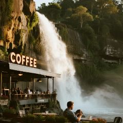 翁布悬崖瀑布咖啡 User Photo