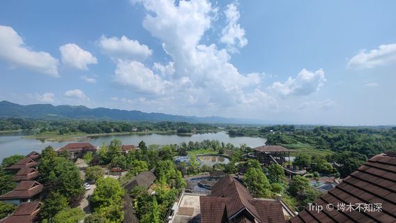 Heming Lake Hot Spring Resort