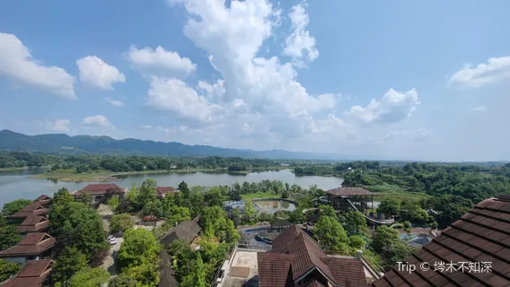 Heming Lake Hot Spring Resort