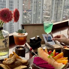 昆明喜舍清歡高空露台設計師飯店（昆明萬象城店）·歡BAR·高空泳池威士忌酒廊張用戶圖片