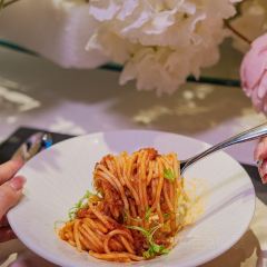 Flaky clouds ART CONCEPT RESTAURANT 여행 사진
