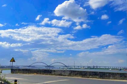 霄乡饭店·温三爷牛世家