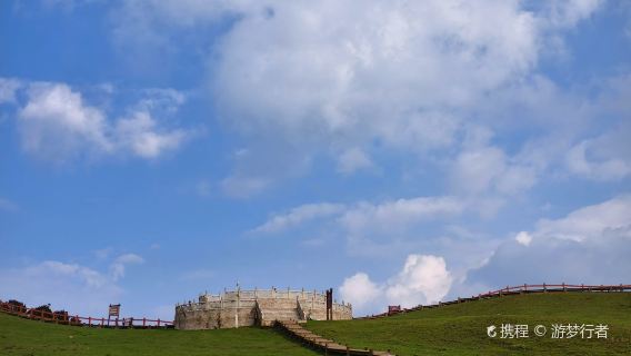 Wumeng Grassland - Buddha Viewing Platform