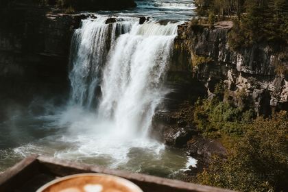 翁布懸崖瀑布咖啡