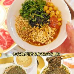 Yilaobaiweizhanliao Hot Pot (yangguang) User Photo