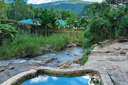 dirty duck Restaurant