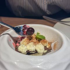 Flaky clouds ART CONCEPT RESTAURANT 여행 사진