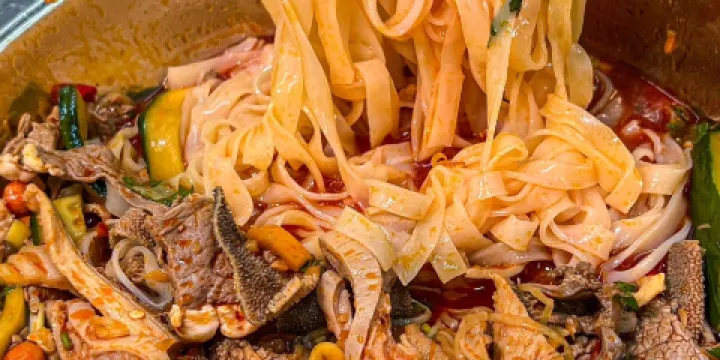 鐺牛佬牛肉牛雜火鍋城(江濱店)