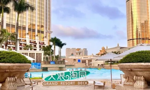 Grand Resort Deck