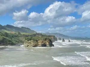 Three Sisters and the Elephant Rock