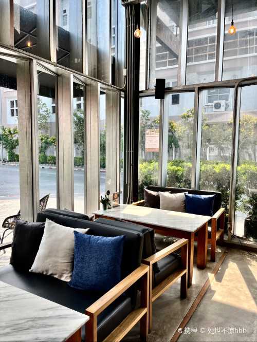 White Flower Cafe