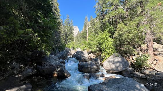 Yosemite Village