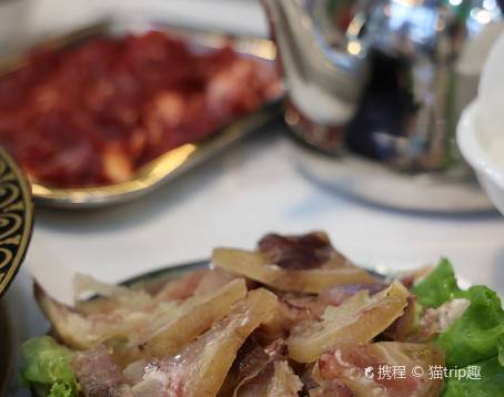 沈记酸菜牛肉火锅店(九号路店)
