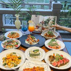 半两·咖啡书店·浮生是杯酒 여행 사진