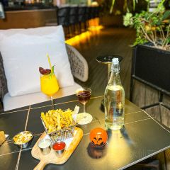 DEW Lounge User Photo