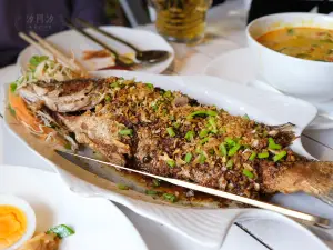 Oasis Bar & Restaurant