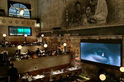 SHANG KONG JIAN E SHI CHU FANG KAI DE DIAN