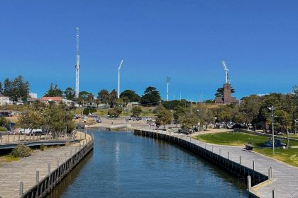 Waves on the Beach Restaurant