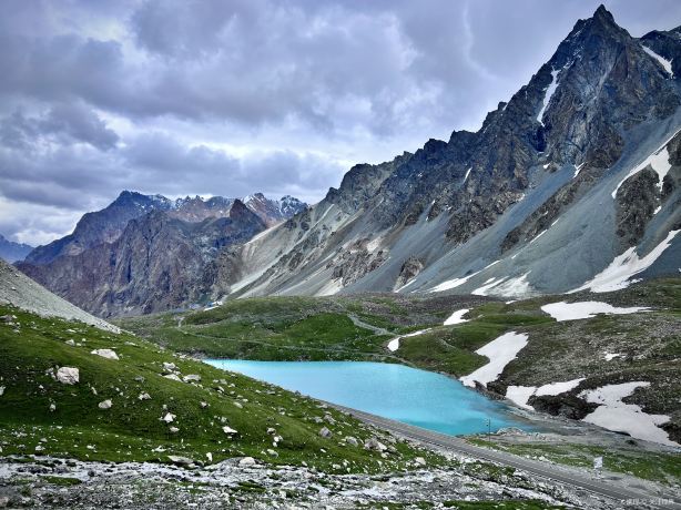 Duku Blue Heart Lake Check-In Point