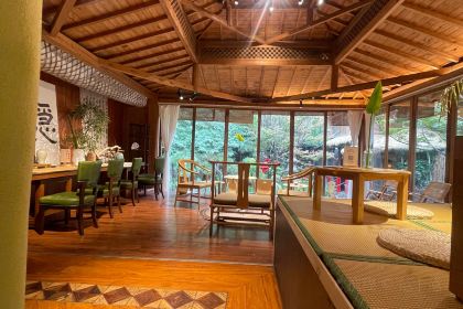 Jade-Lake Restaurant