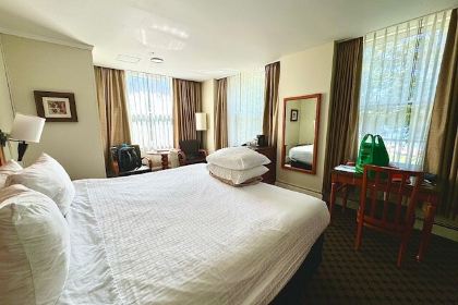 Paul's Omelettery Restaurant