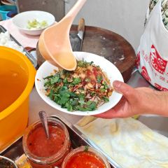 明记烧肉米线烧肉卷粉(中心小学店) User Photo