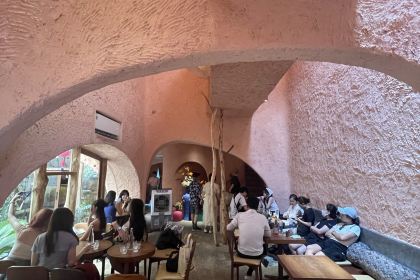 Ola Cafe - 31 Nguyễn Hữu Huân