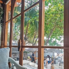 THE GLASS HOUSE SILVER User Photo