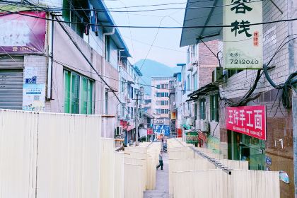 李八斤麻辣鸡