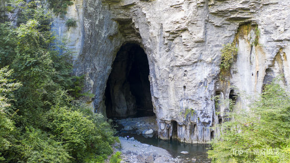 Fengjie Longqiaohe Sceneic Area