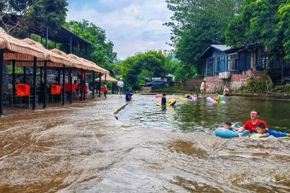 罗浮山天然谷(那里花开店)