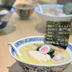 Ramen满吉·豚骨拉面·烧鸟(长宁来福士店) 여행 사진